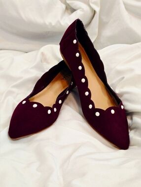Burgundy Suede Flats Pearl Stud Scalloped Edge Pointed Toe Size 7.5